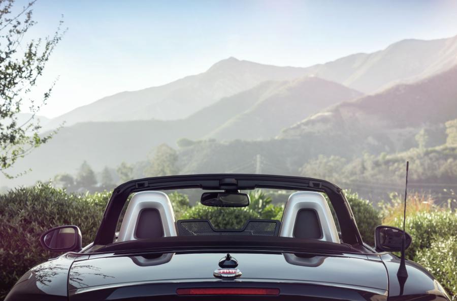  Fiat 124 Spider 2016 года  (US) (фото 22 из 36)